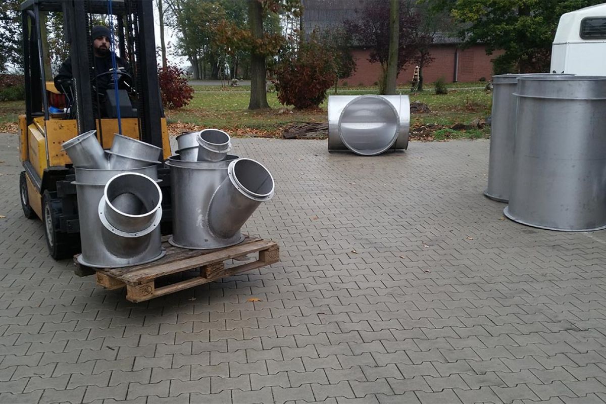 Gabelstapler mit Rohrteilen - Hoffmann Metallbau aus Ahlhorn