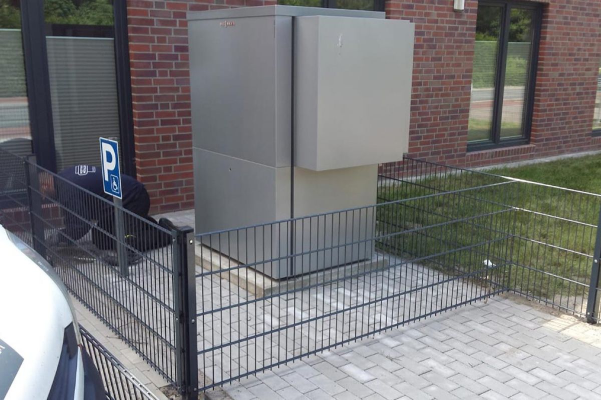 Hoffmann Metallbau aus Ahlhorn - Montage Zaunanlage