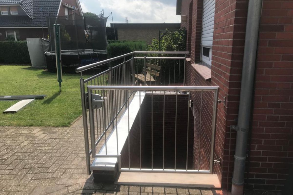 Metalltreppe am Haus - Hoffmann Metallbau