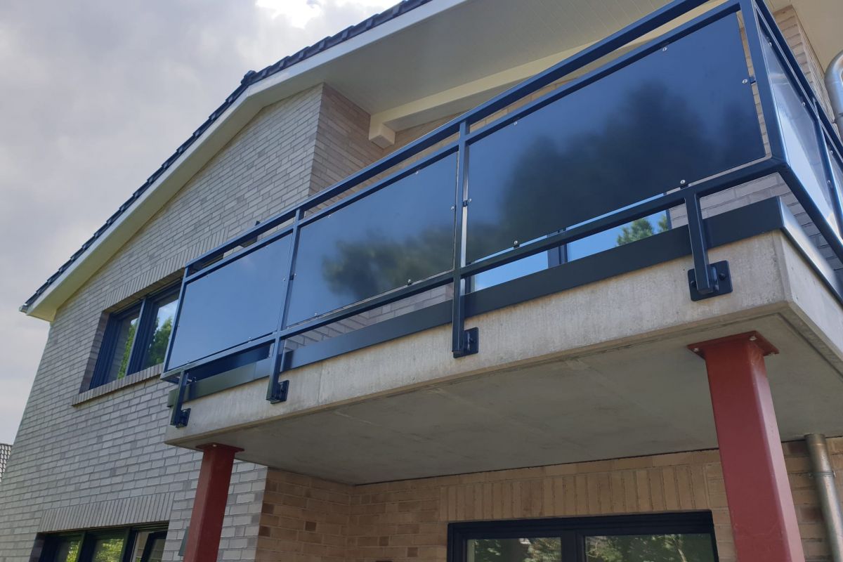 Metalltreppe am Haus - Hoffmann Metallbau