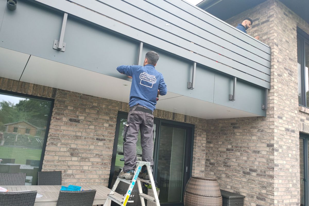 Metalltreppe am Haus - Hoffmann Metallbau